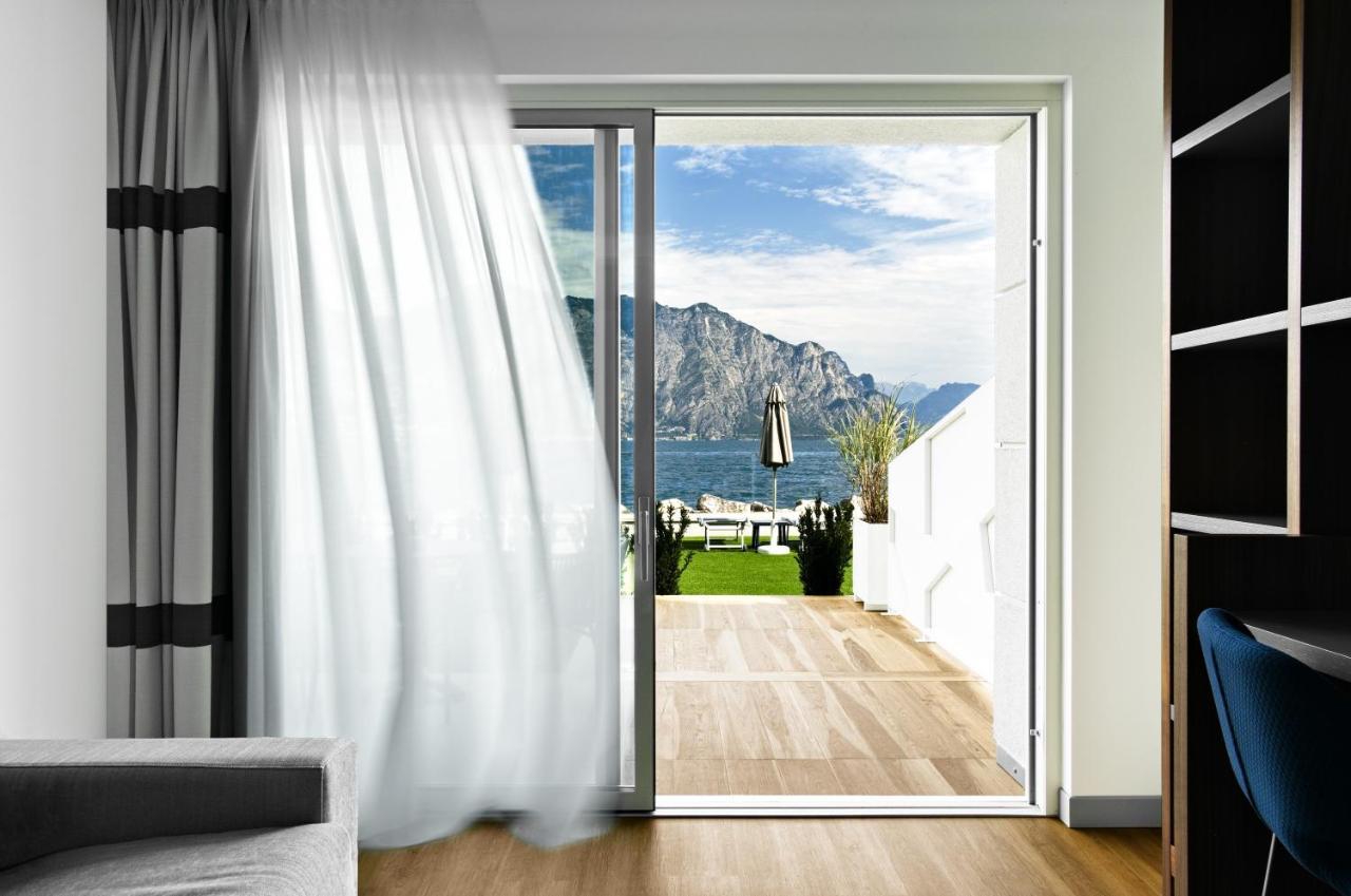 Hotel Castello Lake Front مالتشيزينيه المظهر الخارجي الصورة