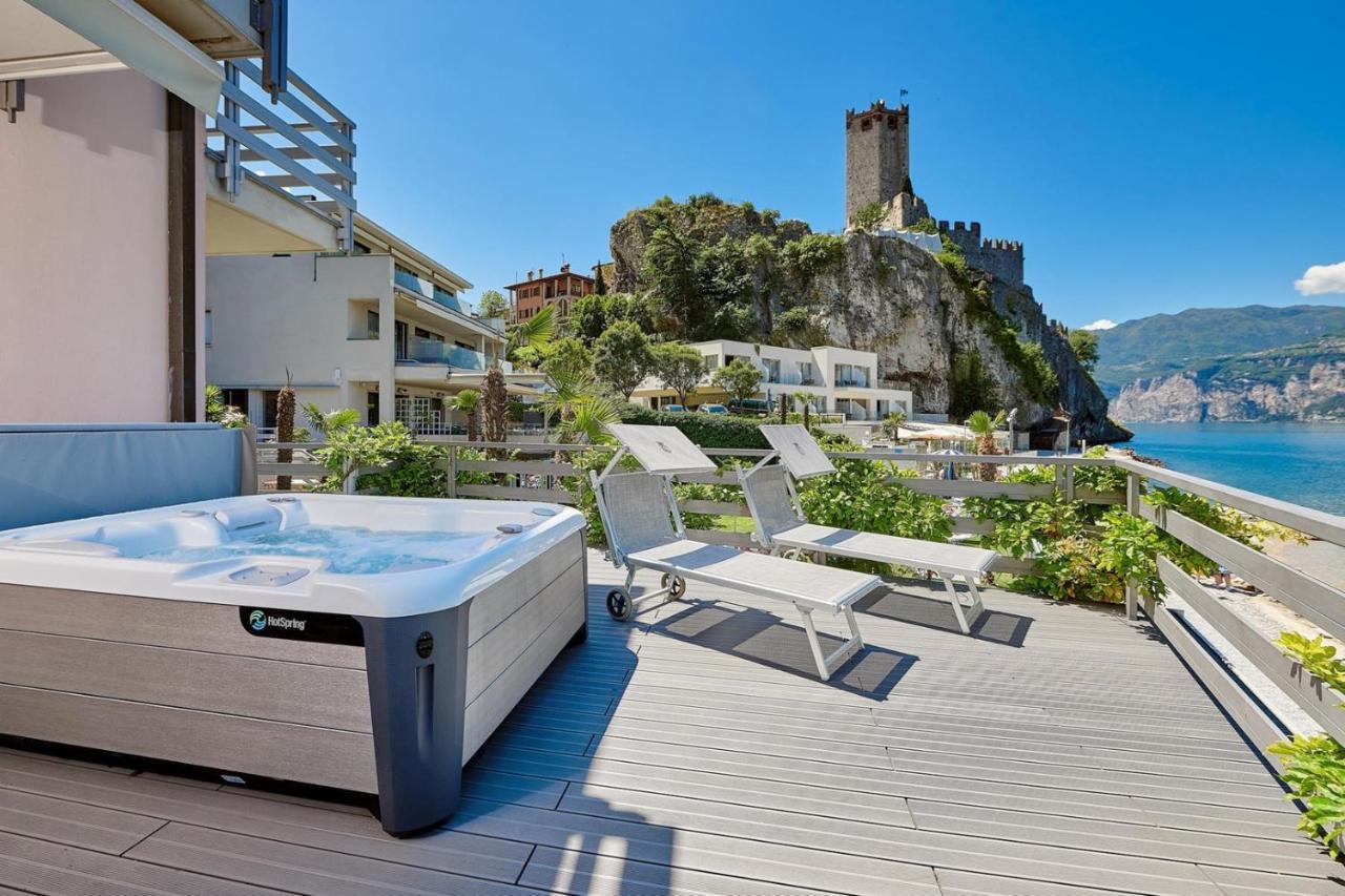 Hotel Castello Lake Front مالتشيزينيه المظهر الخارجي الصورة
