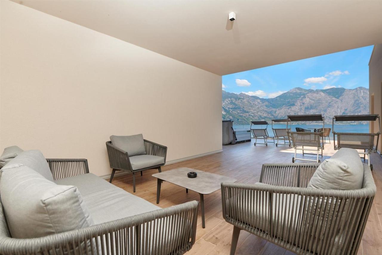 Hotel Castello Lake Front مالتشيزينيه المظهر الخارجي الصورة