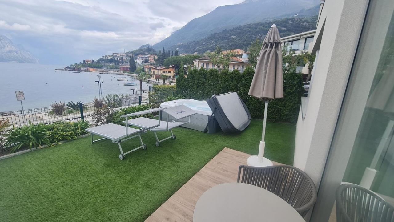 Hotel Castello Lake Front مالتشيزينيه المظهر الخارجي الصورة