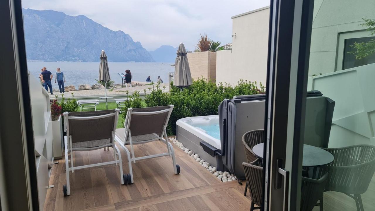 Hotel Castello Lake Front مالتشيزينيه المظهر الخارجي الصورة