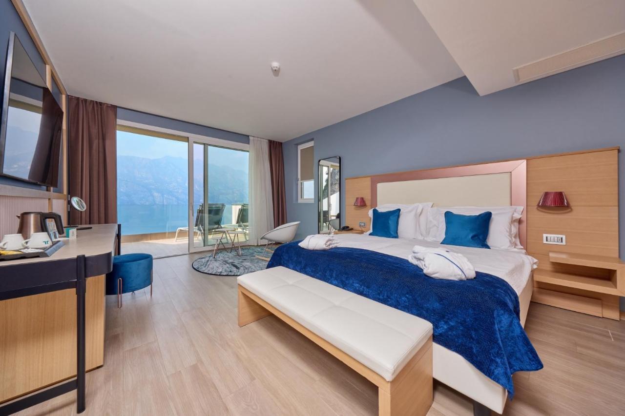 Hotel Castello Lake Front مالتشيزينيه المظهر الخارجي الصورة