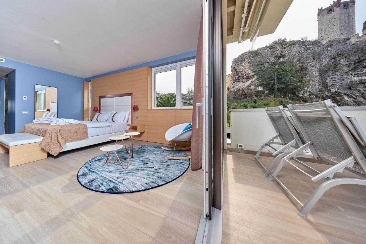 Hotel Castello Lake Front مالتشيزينيه المظهر الخارجي الصورة