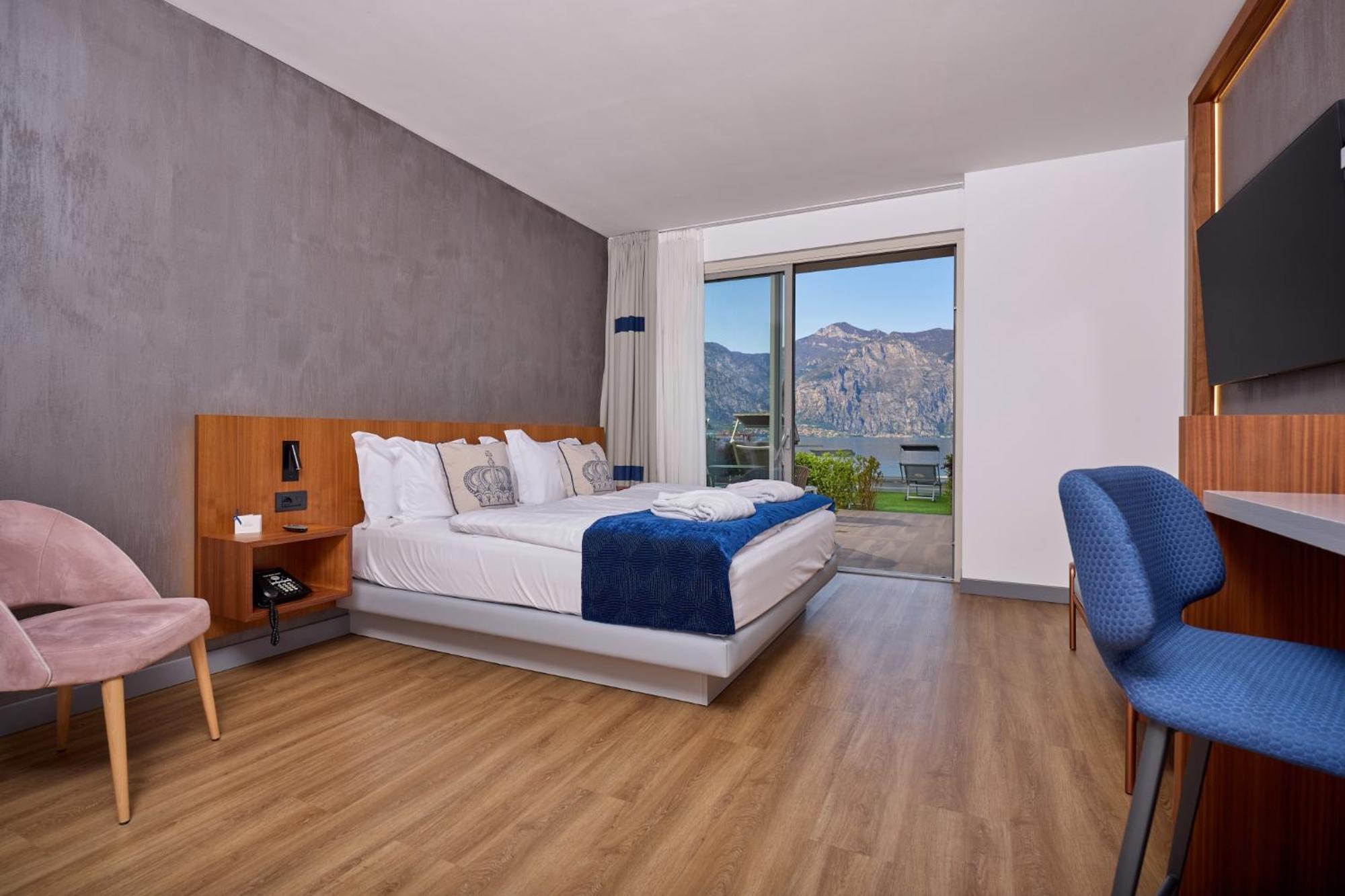 Hotel Castello Lake Front مالتشيزينيه المظهر الخارجي الصورة