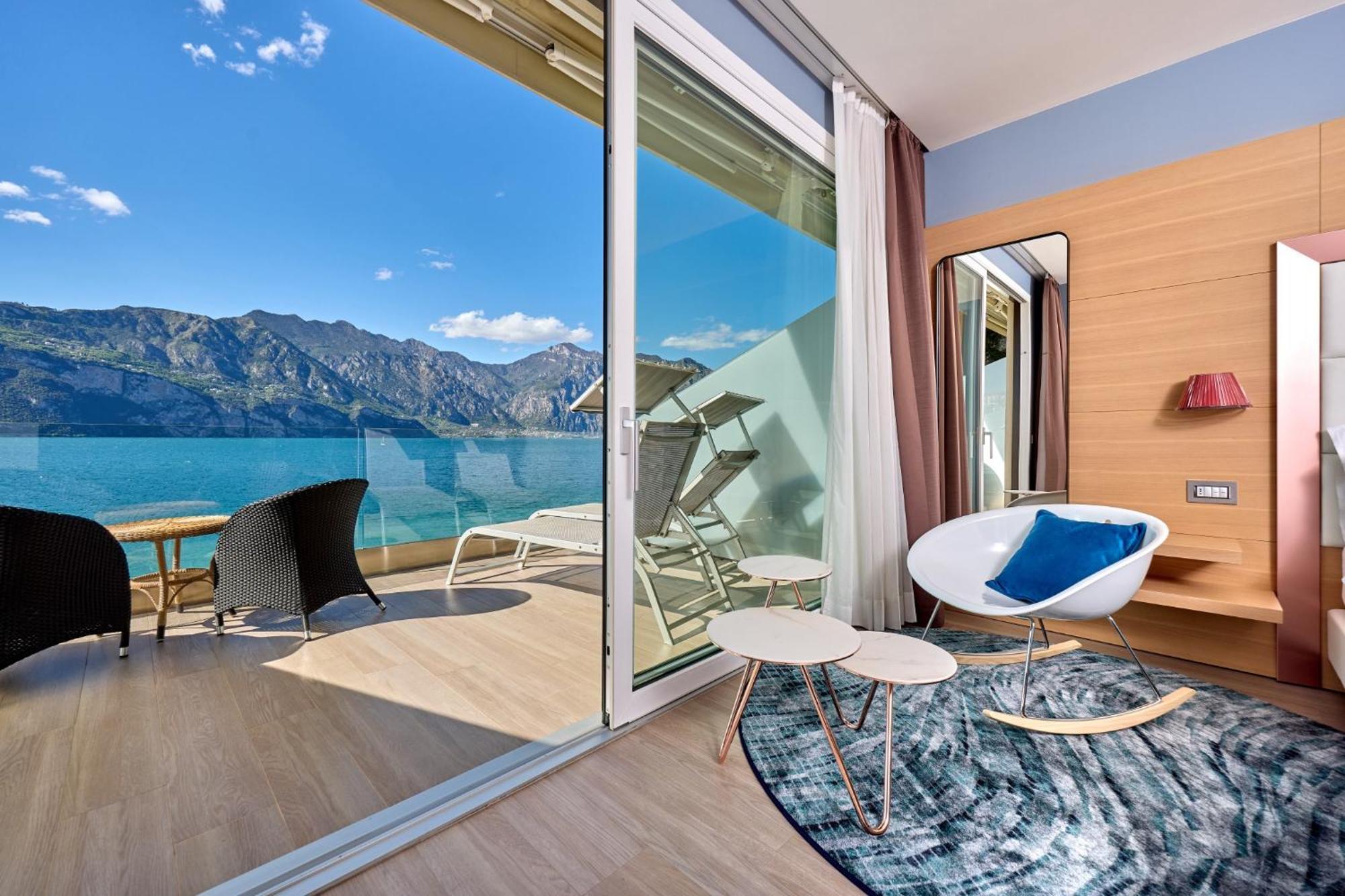 Hotel Castello Lake Front مالتشيزينيه المظهر الخارجي الصورة