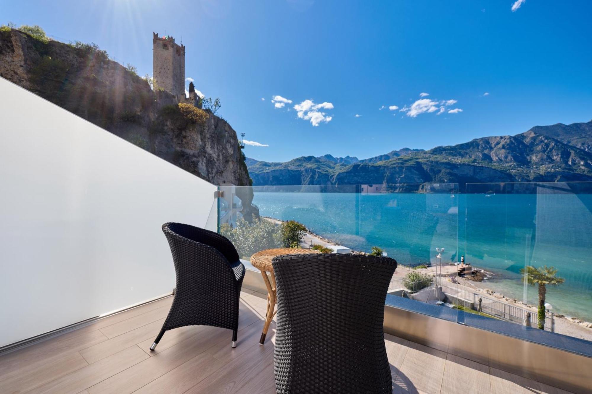 Hotel Castello Lake Front مالتشيزينيه المظهر الخارجي الصورة