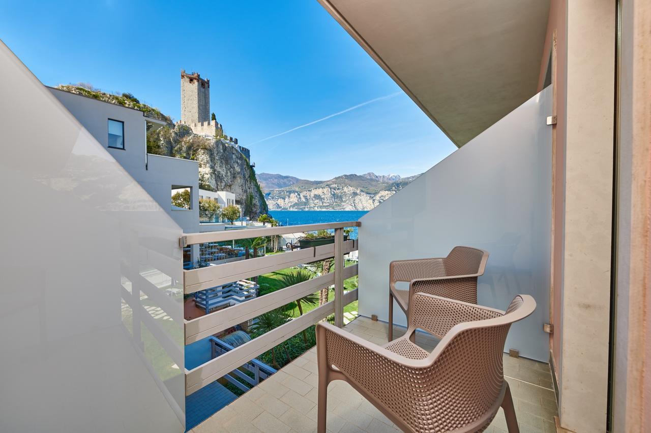 Hotel Castello Lake Front مالتشيزينيه المظهر الخارجي الصورة