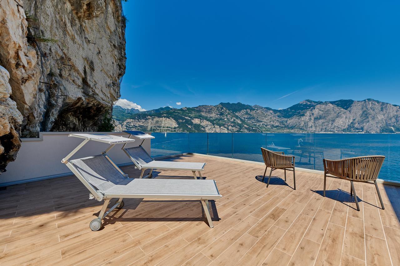 Hotel Castello Lake Front مالتشيزينيه المظهر الخارجي الصورة