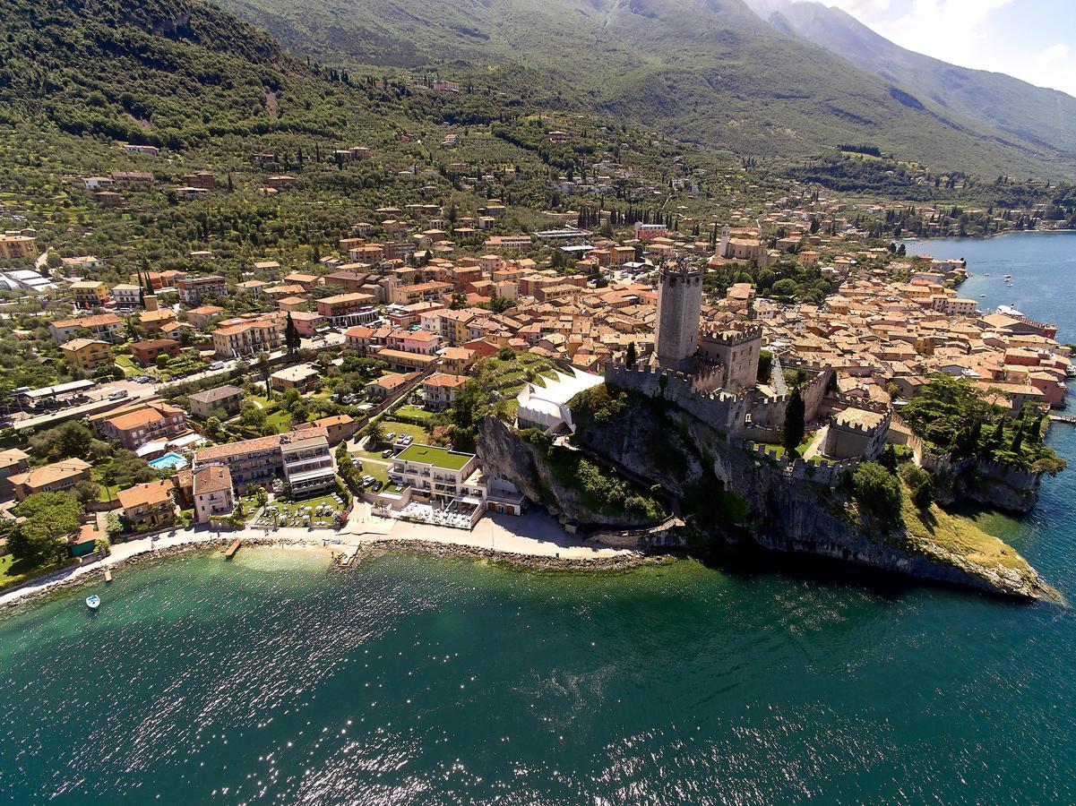 Hotel Castello Lake Front مالتشيزينيه المظهر الخارجي الصورة
