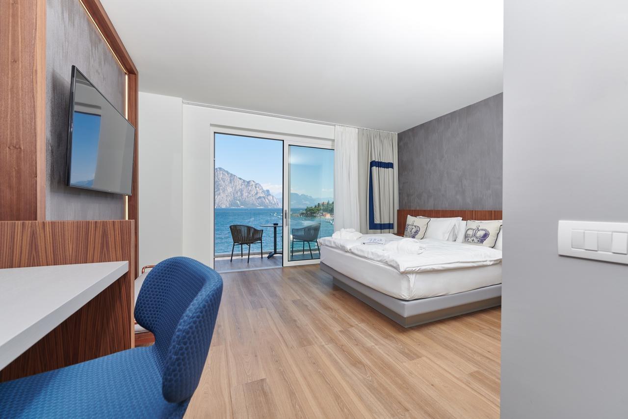 Hotel Castello Lake Front مالتشيزينيه المظهر الخارجي الصورة