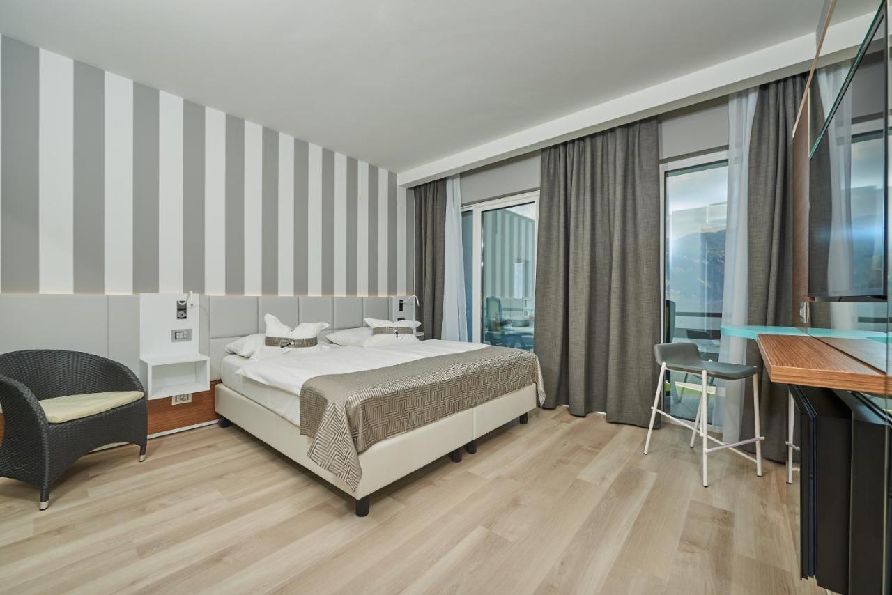 Hotel Castello Lake Front مالتشيزينيه المظهر الخارجي الصورة